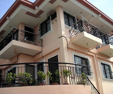 טגאיטאי Royal Taal Inn מראה חיצוני תמונה