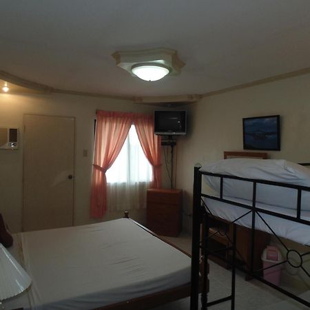 טגאיטאי Royal Taal Inn מראה חיצוני תמונה