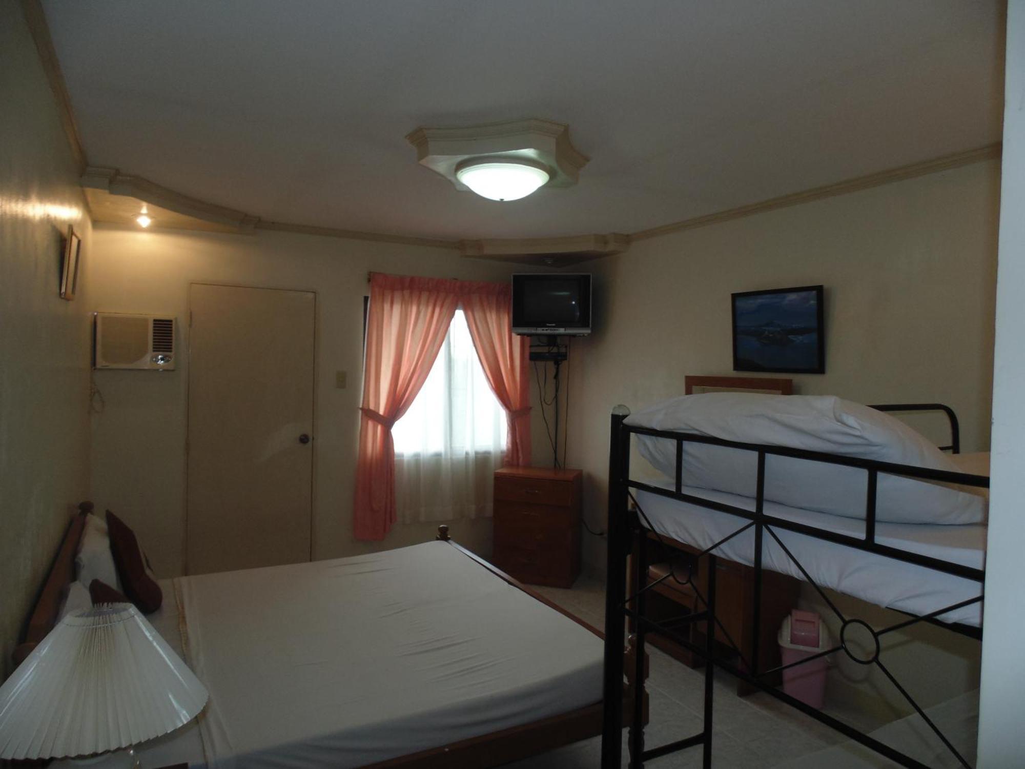 טגאיטאי Royal Taal Inn מראה חיצוני תמונה