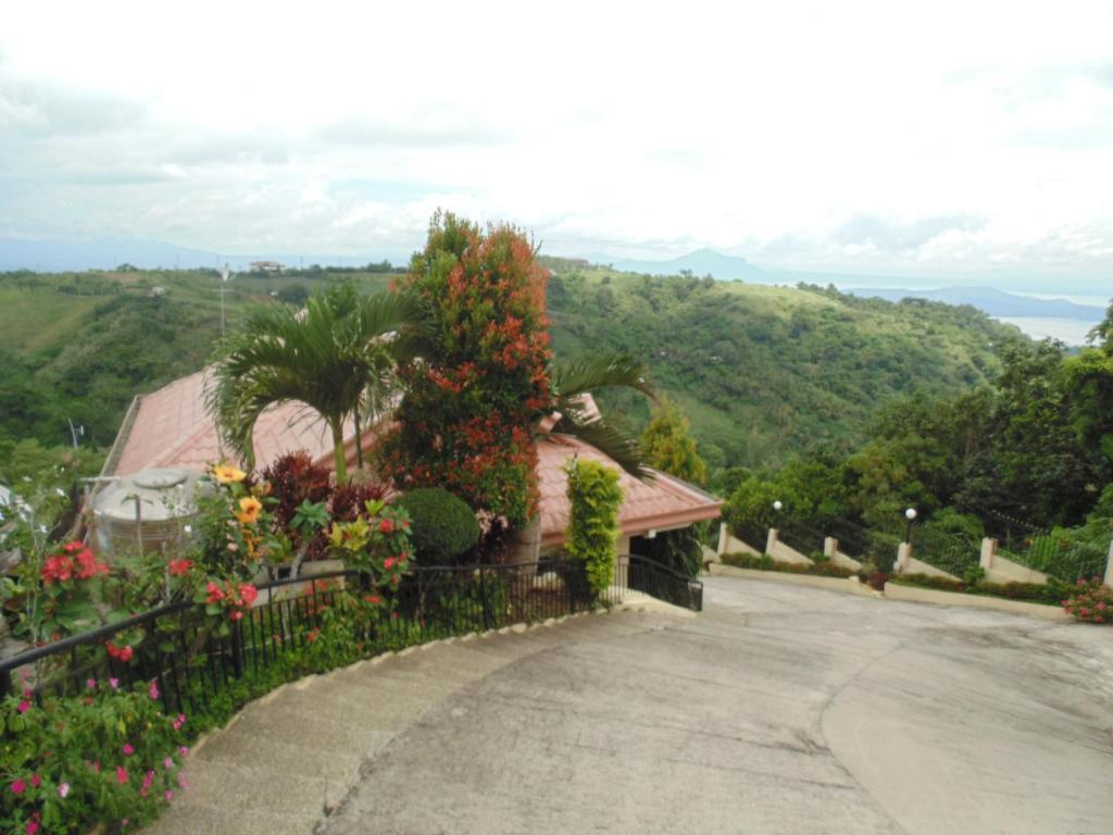 טגאיטאי Royal Taal Inn חדר תמונה