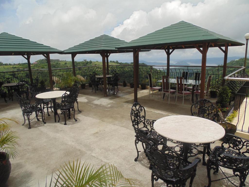 טגאיטאי Royal Taal Inn מראה חיצוני תמונה