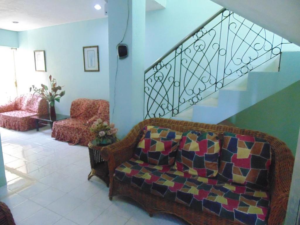 טגאיטאי Royal Taal Inn מראה חיצוני תמונה