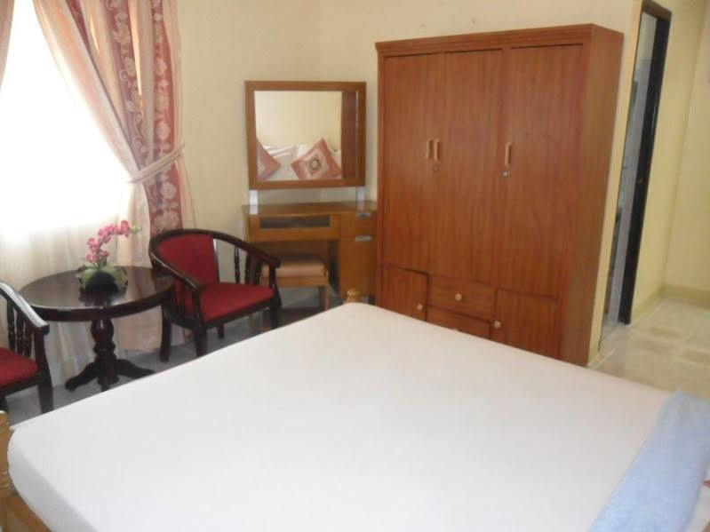 טגאיטאי Royal Taal Inn מראה חיצוני תמונה