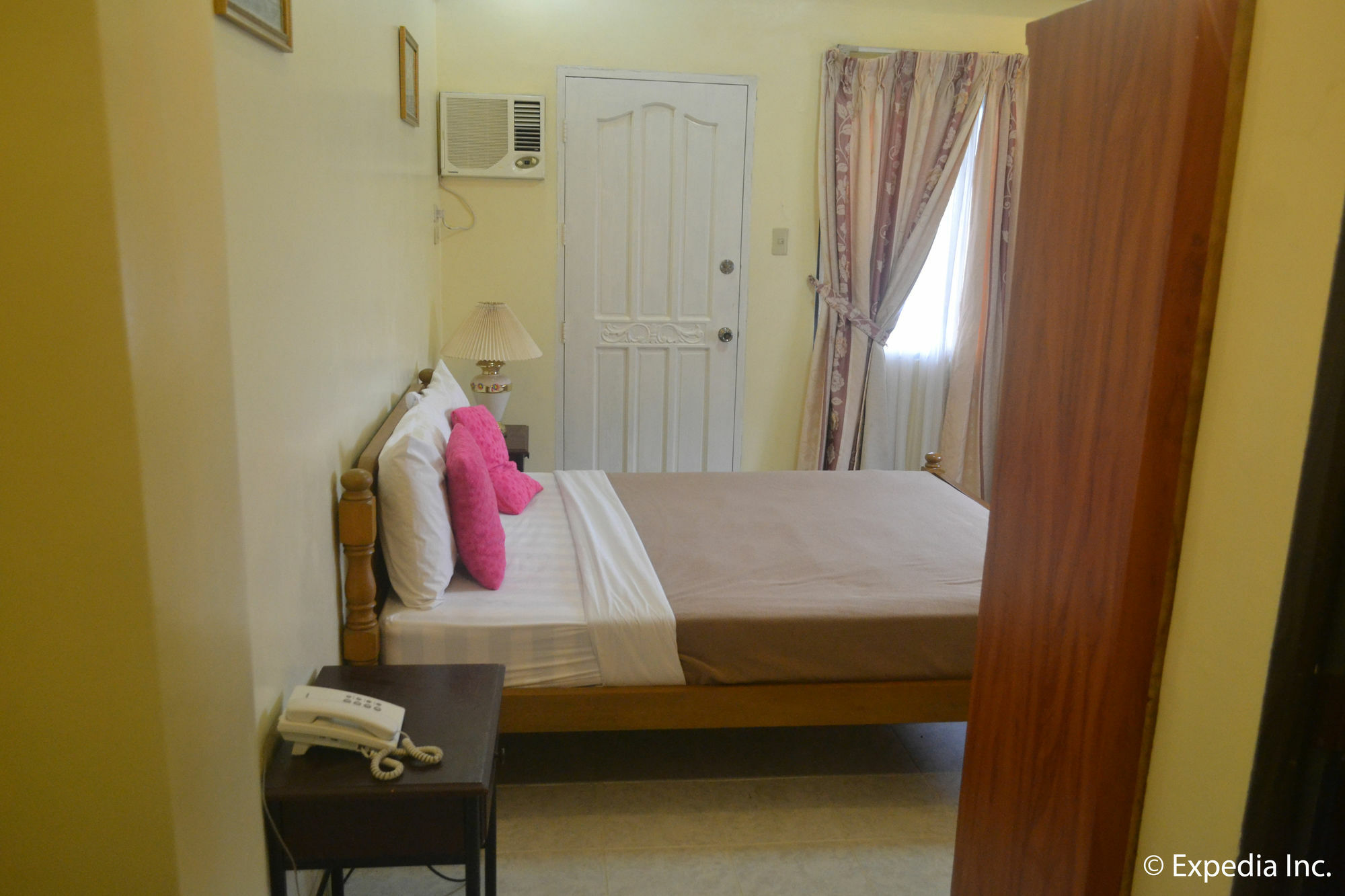 טגאיטאי Royal Taal Inn מראה חיצוני תמונה
